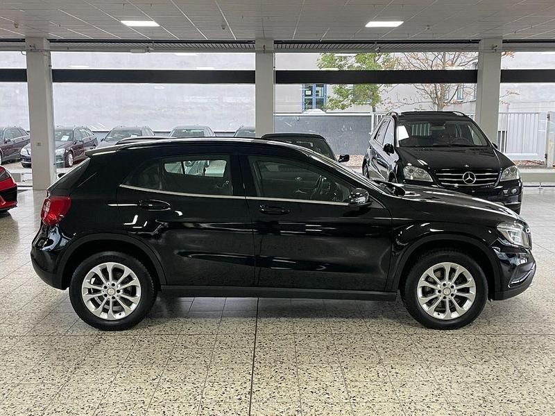 Gebraucht Mercedes GLA250 211 PS (155 kW) 2015 Schwarz SUV