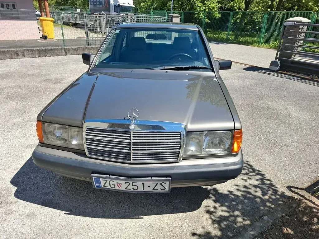 Gebraucht Mercedes 190 75 PS (55 kW) 1992 Grau Limousine