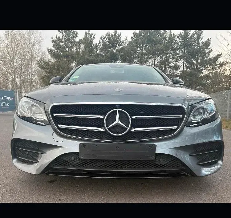 Gebraucht Mercedes E220 AMG 194 PS (142 kW) 2018 Grau Limousine