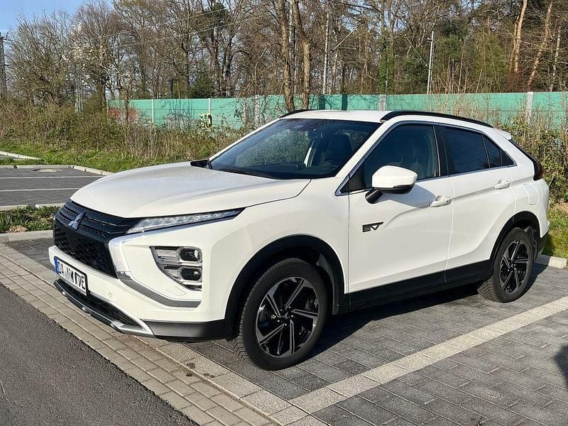 Gebraucht Mitsubishi Eclipse Cross Plus 188 PS (138 kW) 2022 Weiß SUV