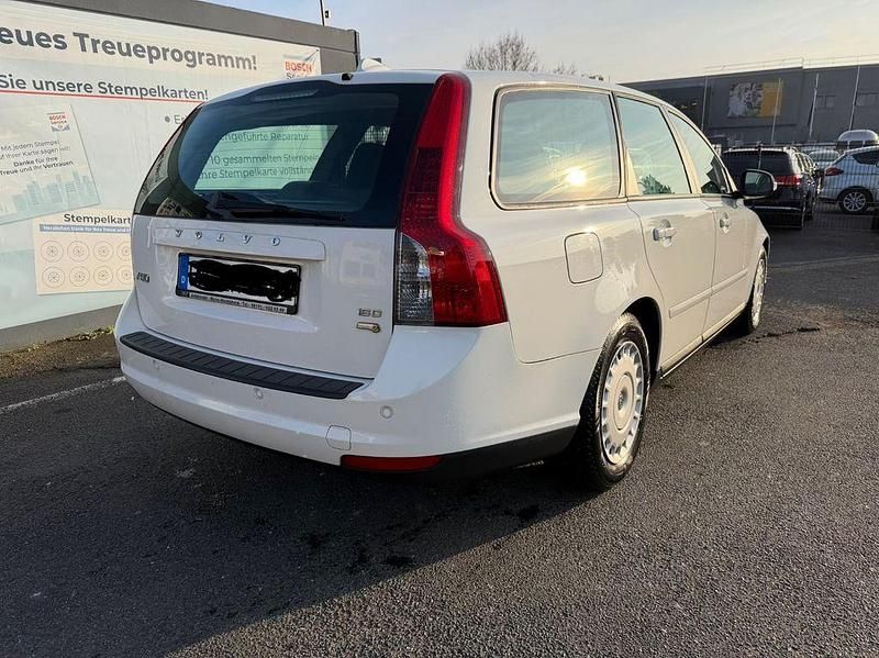 Gebraucht Volvo V50 Momentum 109 PS (80 kW) 2009 Weiß Kombi