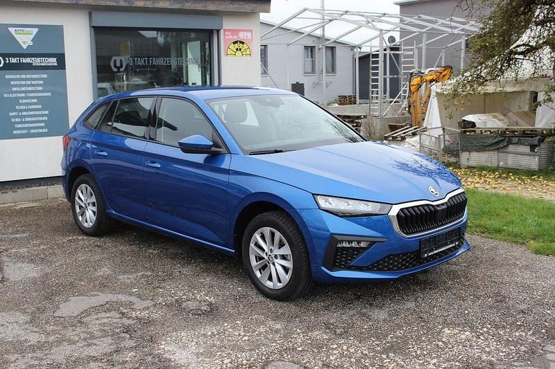 Blau Gebraucht 2024 Skoda Scala Selection Kleinwagen | 21.490 € (Fairer Preis) - Bild 1/4