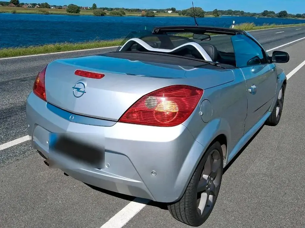 Gebraucht Opel Tigra 90 PS (66 kW) 2009 Silber Cabrio