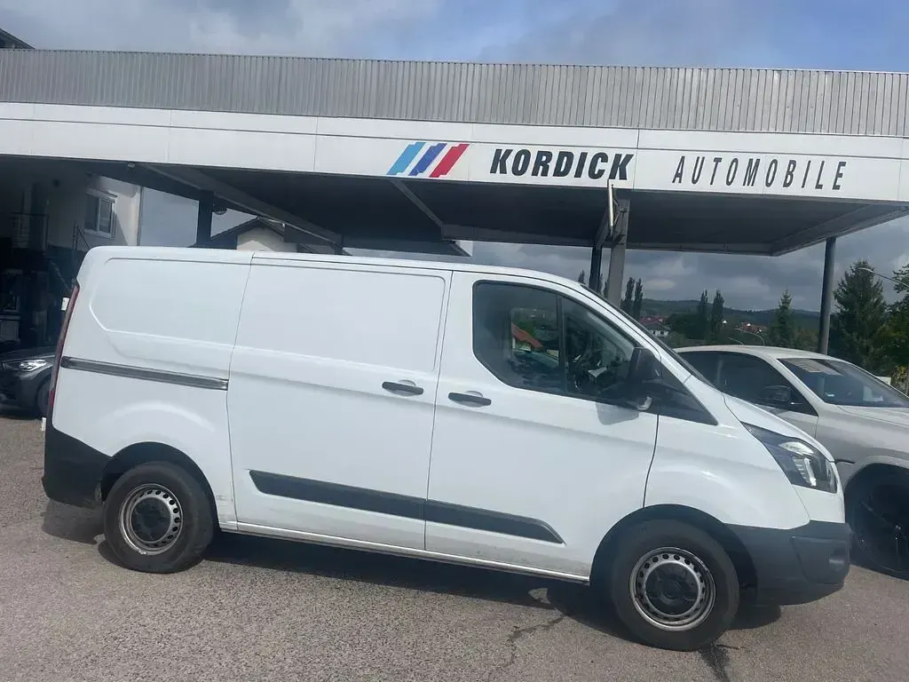 Używany Ford Transit Custom 105 KM (77 kW) 2018 Biały Minivan