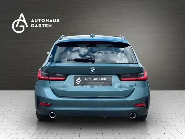 Gebraucht BMW 330e Advantage 252 PS (185 kW) 2021 Blau Limousine