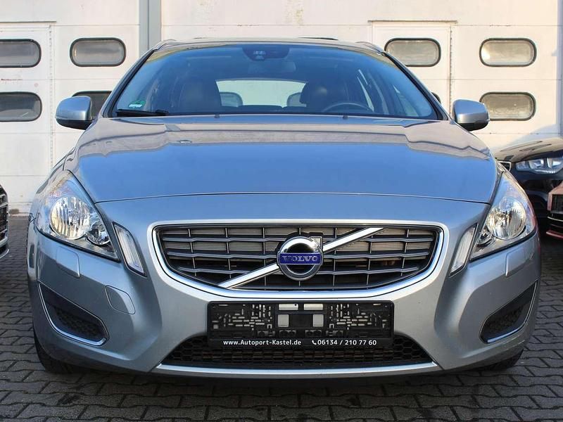 Gebraucht Volvo V60 Ocean Race 114 PS (83 kW) 2012 Electric silver / metallic Kombi