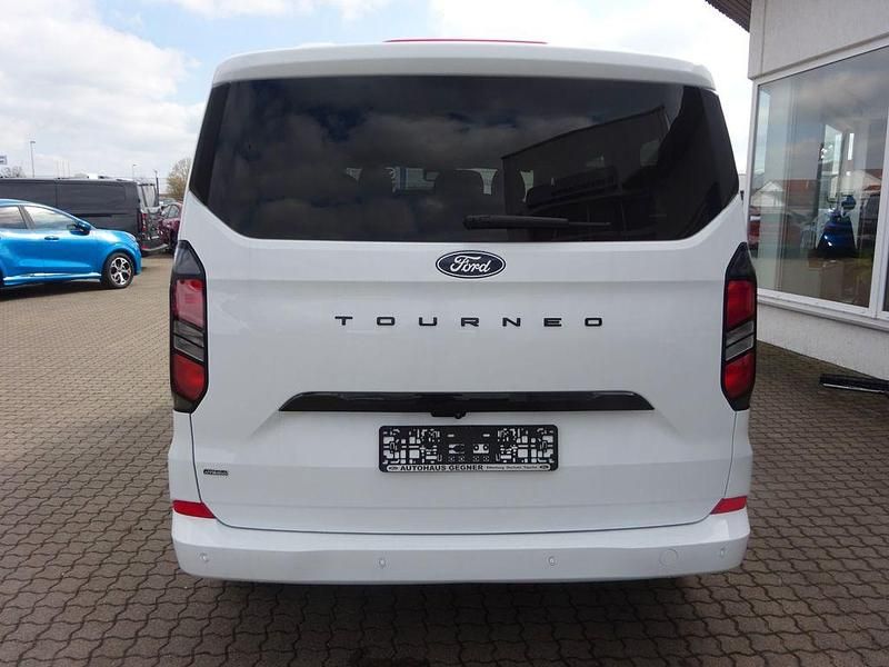Neu Ford Tourneo Titanium 232 PS (170 kW) 2026 Weiß Van / Kleinbus