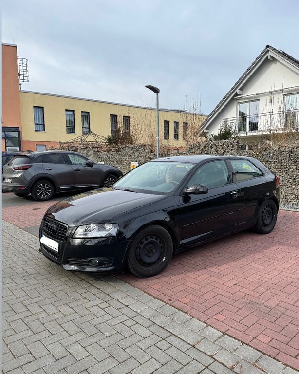 Schwarz Gebraucht 2011 Audi A3 Ambiente Limousine | 4.000 € (Fairer Preis) - Bild 1/4