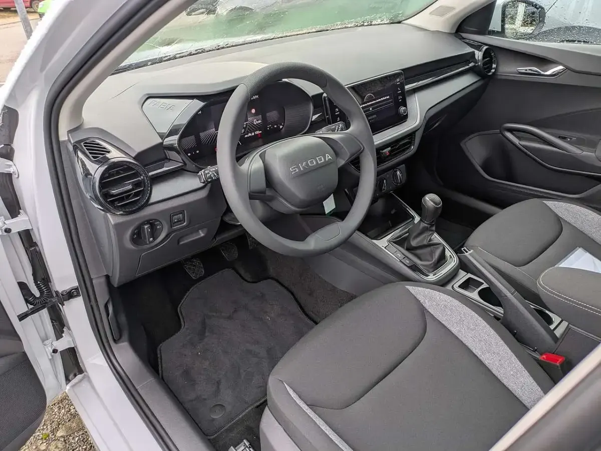 Neu Skoda Fabia Essence 80 PS (58 kW) 2026 Moonweiss metallic Kleinwagen