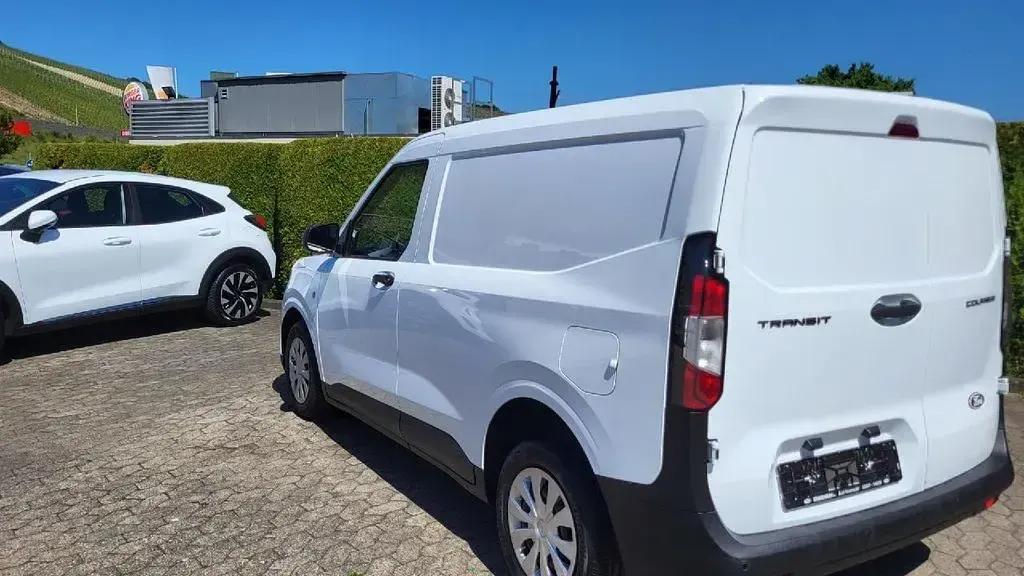 Gebraucht Ford Transit Trend 101 PS (74 kW) 2025 Weiß Van / Kleinbus