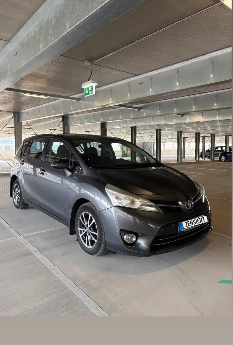 Gebraucht Toyota Verso 124 PS (91 kW) 2014 Grau Van / Kleinbus