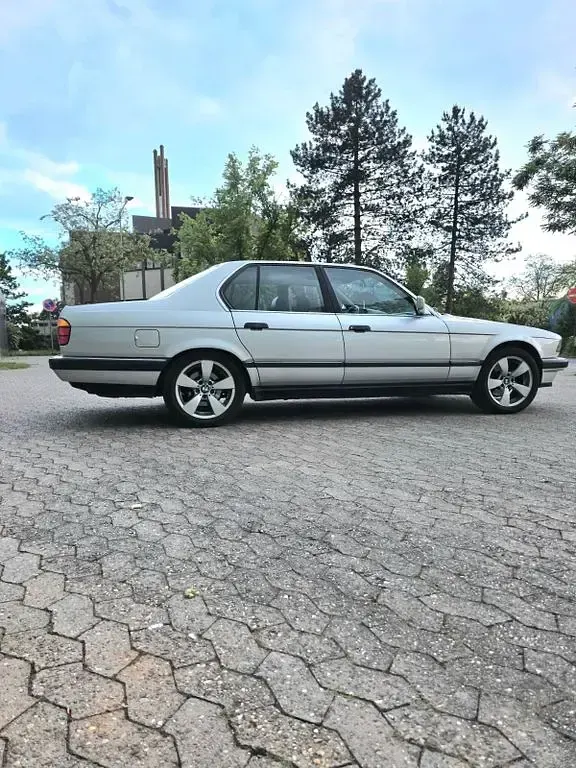 Gebraucht BMW 730 188 PS (138 kW) 1990 Silber Limousine