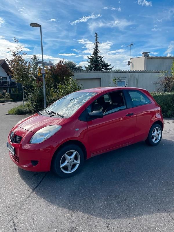 Rot Gebraucht 2007 Toyota Yaris Kleinwagen | 1.350 € (Superpreis) - Bild 1/4