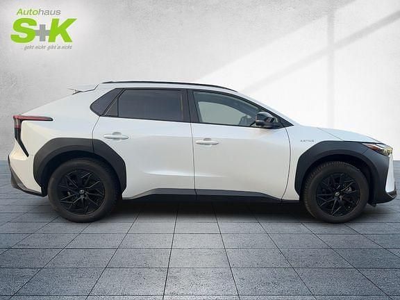 Gebraucht Toyota bZ4X Basis 164 kW (224 PS) 2023 Platinumweiß perleffekt SUV