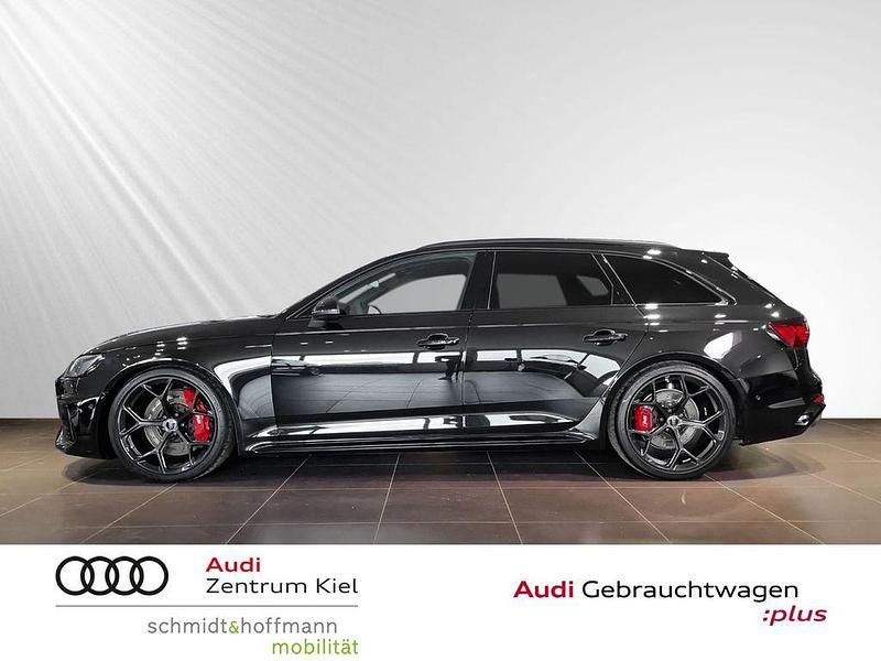 Gebraucht Audi RS4 Ambiente 450 PS (330 kW) 2024 Mythosschwarz metallic Kombi