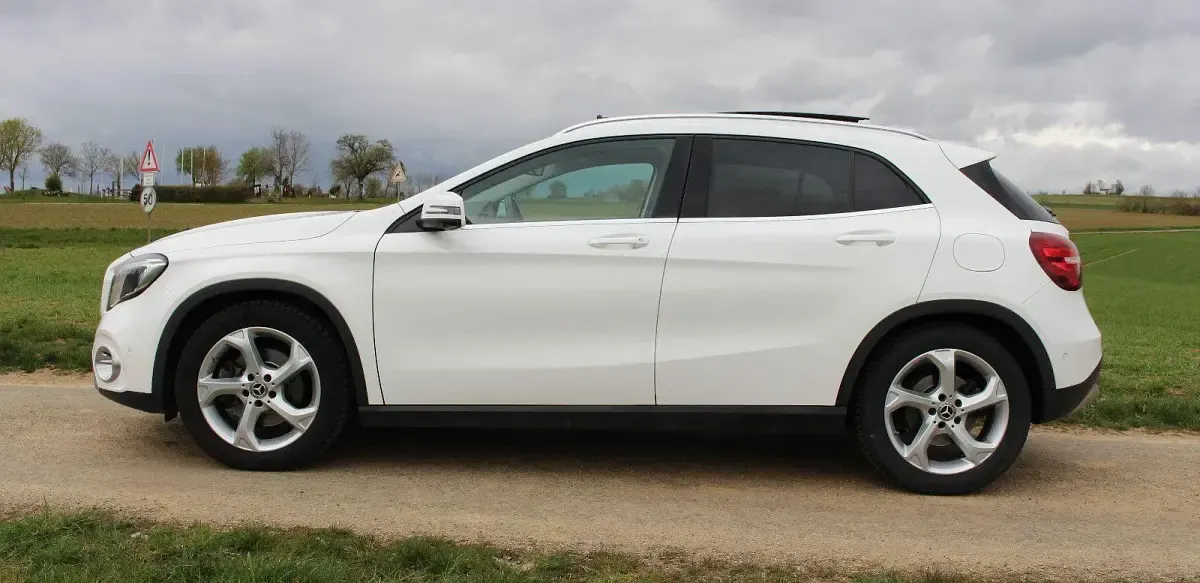 Gebraucht Mercedes GLA220 184 PS (135 kW) 2018 Weiß SUV
