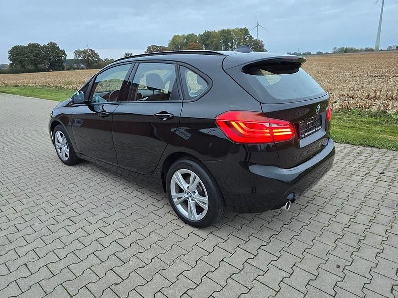 Gebraucht BMW 218 Active Tourer Advantage 140 PS (102 kW) 2020 Schwarz Van / Kleinbus