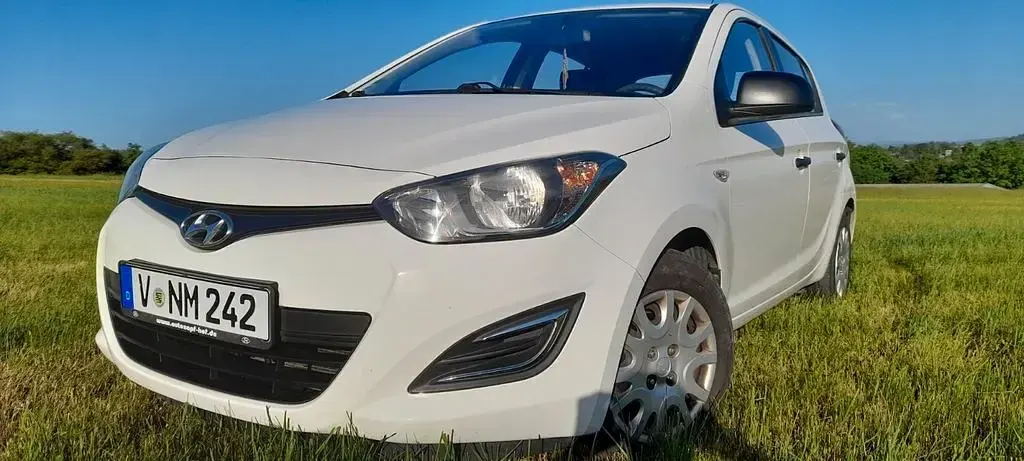 Gebraucht Hyundai i20 86 PS (63 kW) 2013 Weiß Kleinwagen