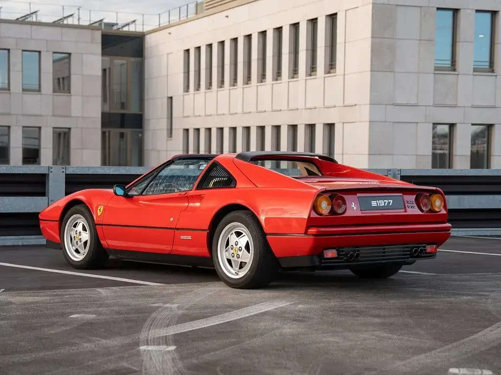 Second-hand Ferrari 328 256 CP (188 kW) 1988 Roșu Cabrio
