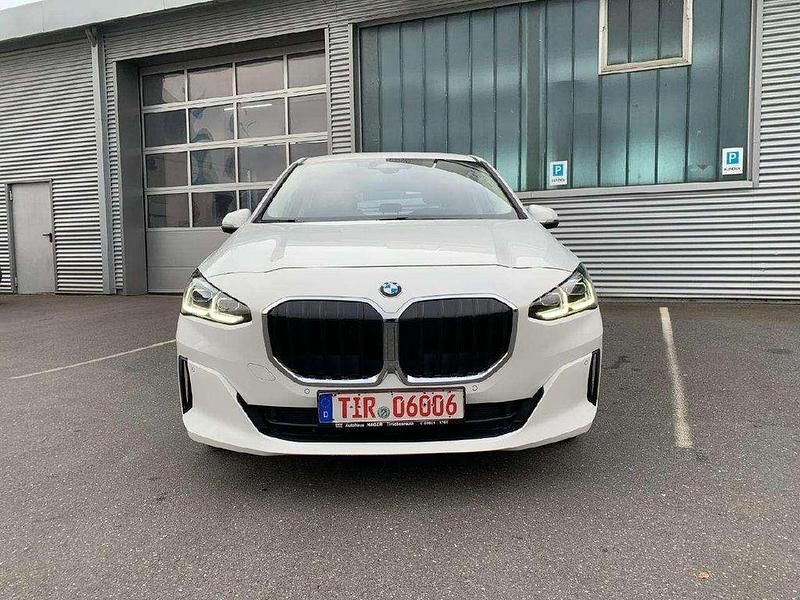 Gebraucht BMW 216 122 PS (89 kW) 2024 Weiß Van / Kleinbus