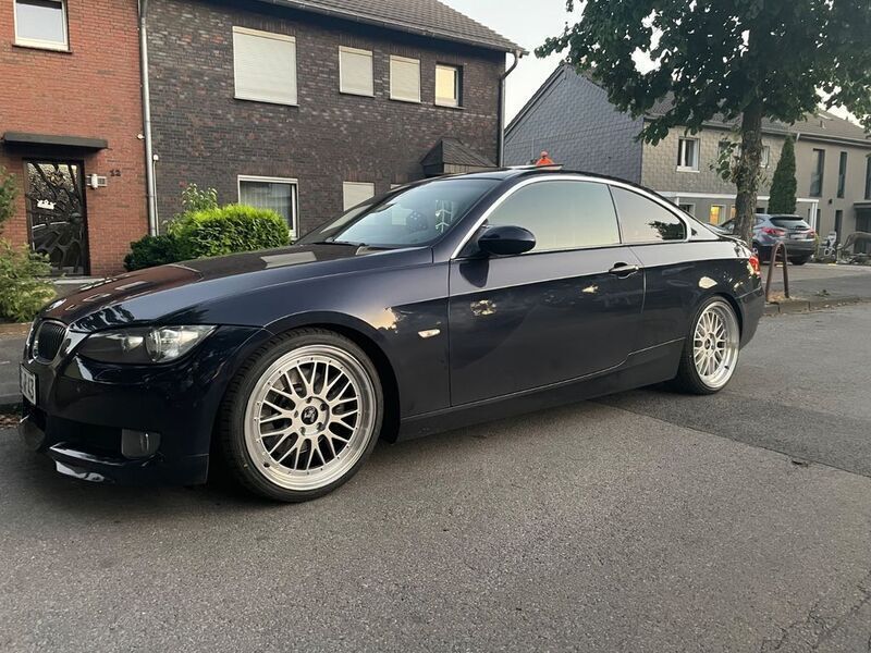 Blau Gebraucht 2007 BMW 330 Performance Coupé | 16.200 € (Teuer) - Bild 1/4
