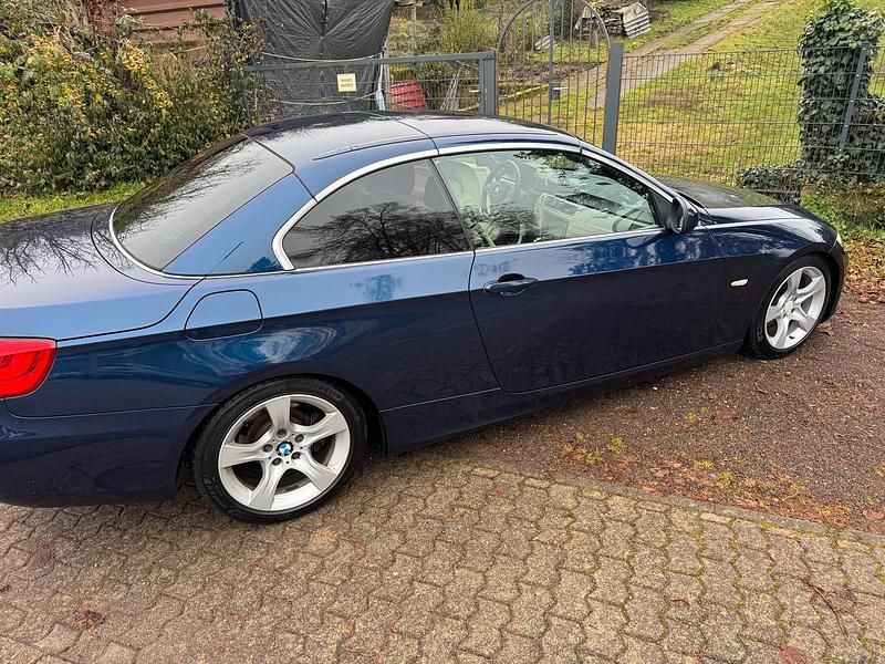 Gebraucht BMW 325 Cabriolet 160 PS (117 kW) 2010 Blau Cabrio