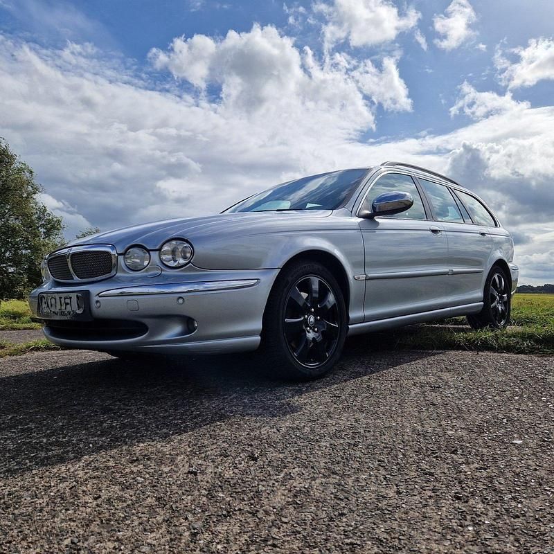 Silber Gebraucht 2008 Jaguar X-type Kombi | 3.750 € - Bild 1/4