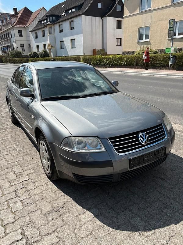 Second-hand VW Passat 102 CP (75 kW) 2002 Gri Berlinǎ