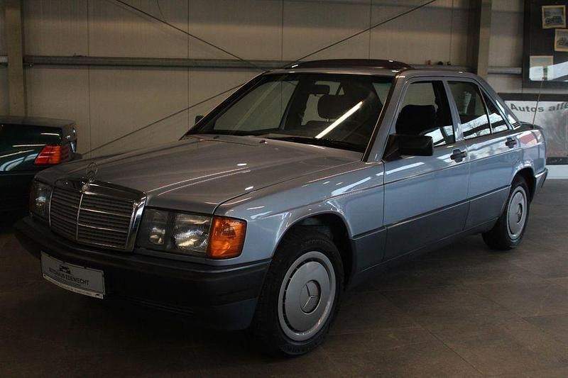 Gebraucht Mercedes 190 75 PS (55 kW) 1990 Blau Limousine