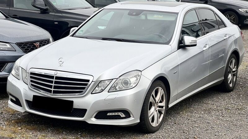 Silber Gebraucht 2010 Mercedes E250 Limousine | 14.480 € (Teuer) - Bild 1/4