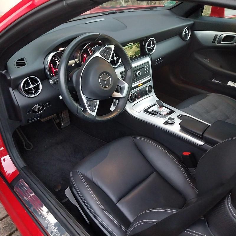 Gebraucht Mercedes SLC200 184 PS (135 kW) 2016 Rot Cabrio