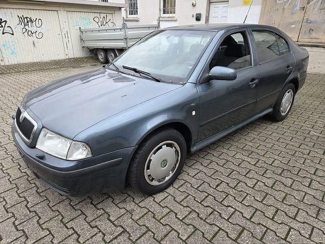 Silber Gebraucht 2003 Skoda Octavia Elegance Limousine | 1.900 € (Fairer Preis) - Bild 1/4