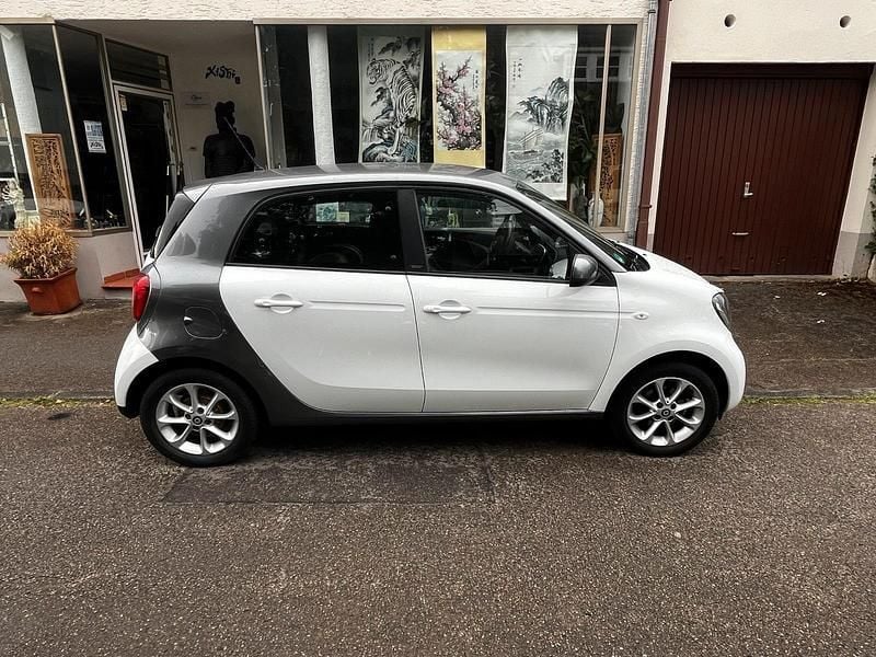 Weiß Gebraucht 2018 Smart ForFour Kleinwagen | 6.899 € (Guter Preis) - Bild 1/4