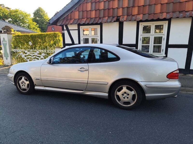 Silber Gebraucht 2001 Mercedes CLK320 Edition Coupé | 2.500 € (Superpreis) - Bild 1/4