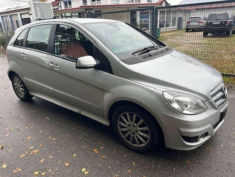 Gebraucht Mercedes B180 109 PS (80 kW) 2008 Polarsilber  metalliclack Van / Kleinbus