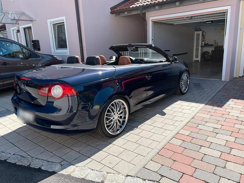 Blau Gebraucht 2007 VW Eos R Cabrio | 12.990 € - Bild 1/4