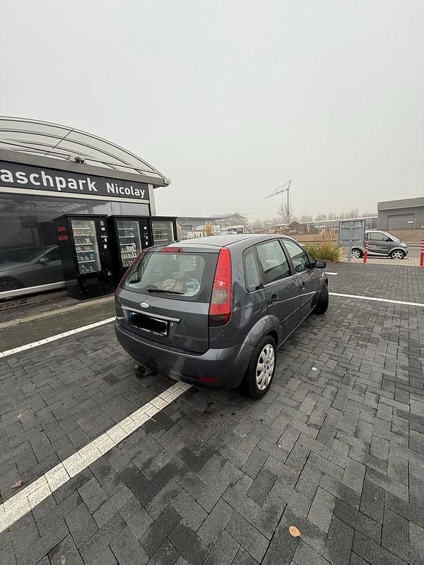 Gebraucht Ford Fiesta 69 PS (50 kW) 2005 Grau Kleinwagen