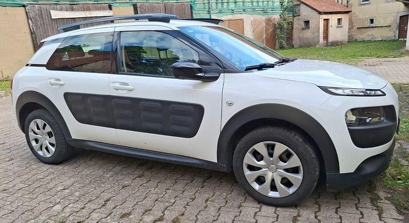 Weiß Gebraucht 2018 Citroën C4 Cactus Feel Kleinwagen | 8.950 € (Superpreis) - Bild 1/4