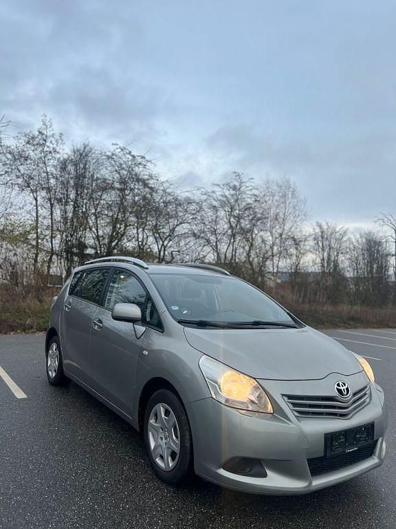 Gebraucht 2011 Toyota Verso Van / Kleinbus | 4.999 € (Guter Preis) - Bild 1/4