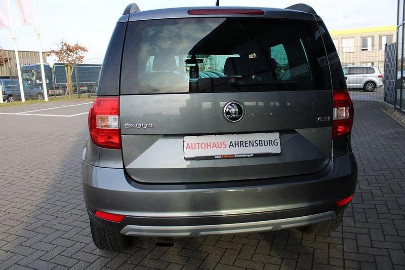Gebraucht Skoda Yeti Drive 110 PS (80 kW) 2017 Grau SUV