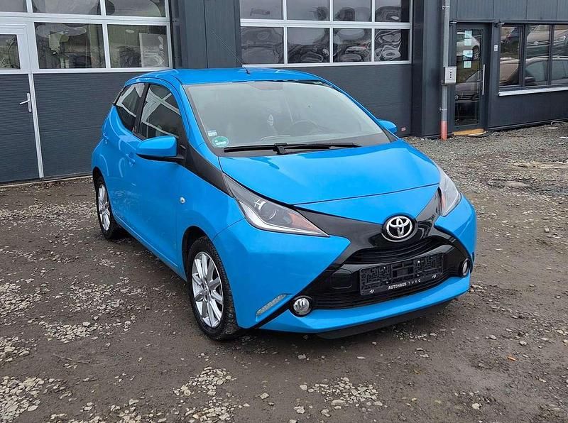Gebraucht Toyota Aygo Team 69 PS (50 kW) 2018 Cyan metallic (metallic) Kleinwagen