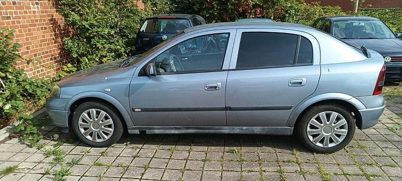 Blau Gebraucht 2004 Opel Astra Limousine | 1.000 € (Guter Preis) - Bild 1/3