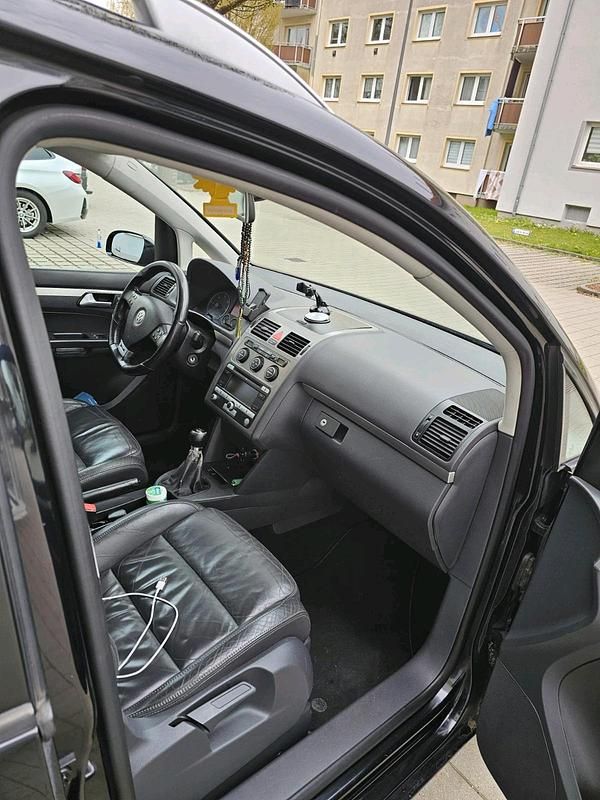 Second-hand VW Caddy 140 CP (102 kW) 2008 Negru Monovolum