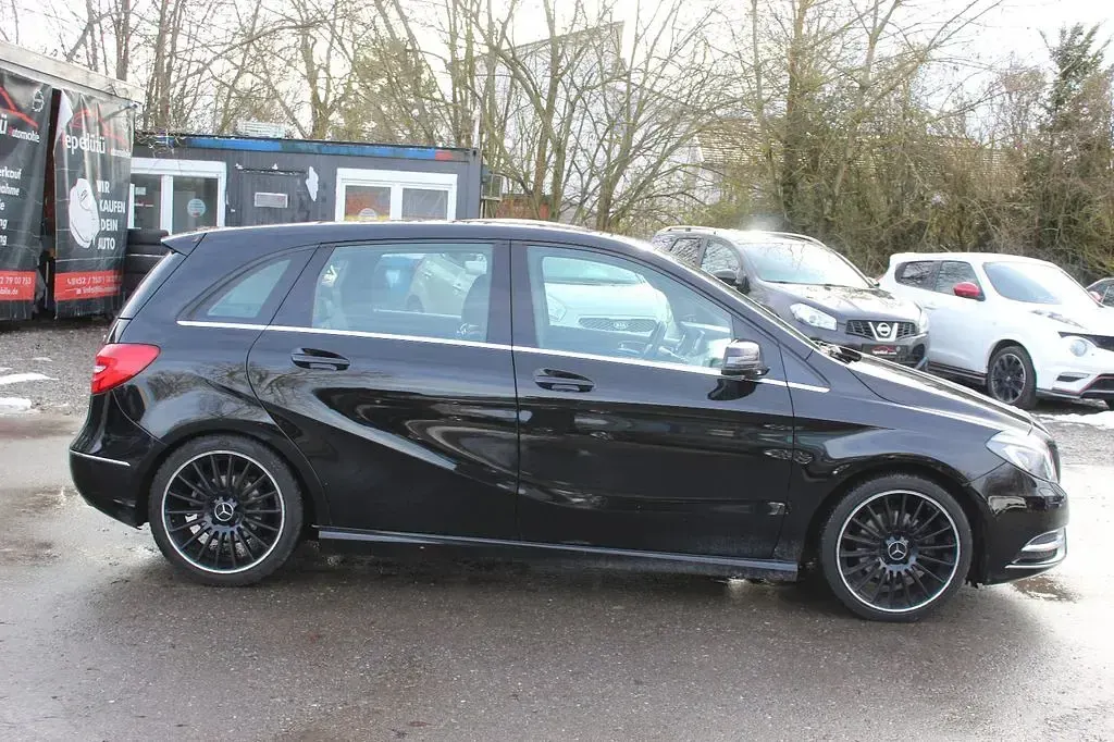 Gebraucht Mercedes B200 136 PS (100 kW) 2013 Schwarz Kleinwagen