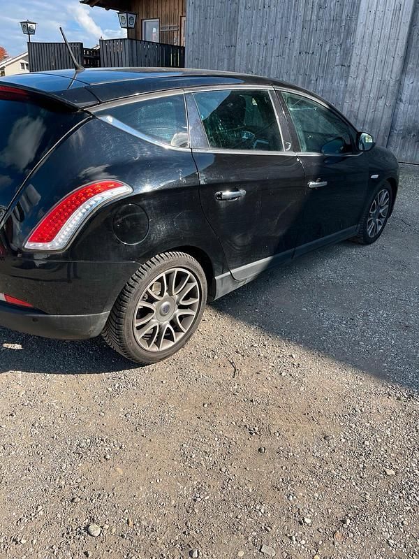 Gebraucht Lancia Delta 120 PS (88 kW) 2010 Schwarz Kleinwagen