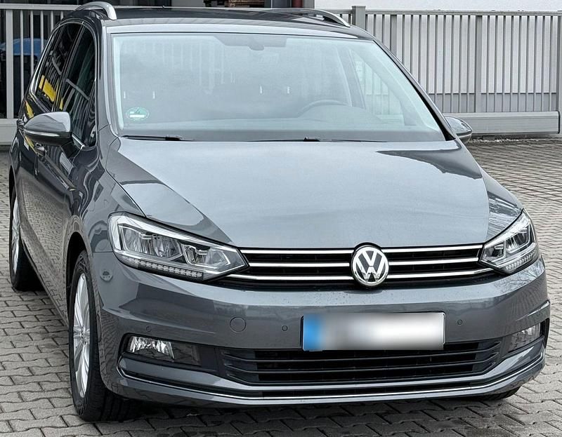 Gebraucht VW Touran Highline 150 PS (110 kW) 2019 Grau Van / Kleinbus