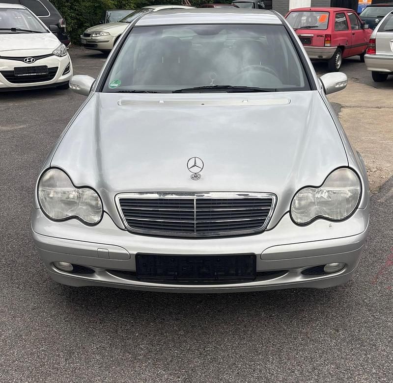 Silber Gebraucht 2001 Mercedes C220 Limousine | 3.100 € (Fairer Preis) - Bild 1/4