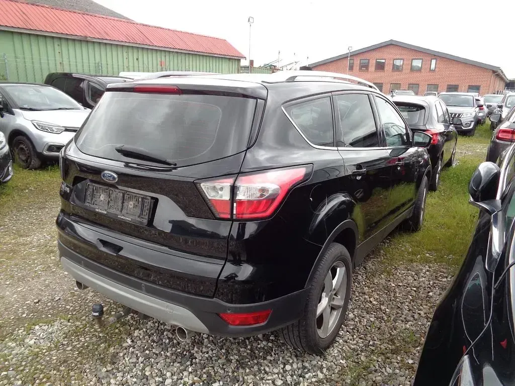 Gebraucht Ford Kuga Trend 120 PS (88 kW) 2017 Schwarz SUV