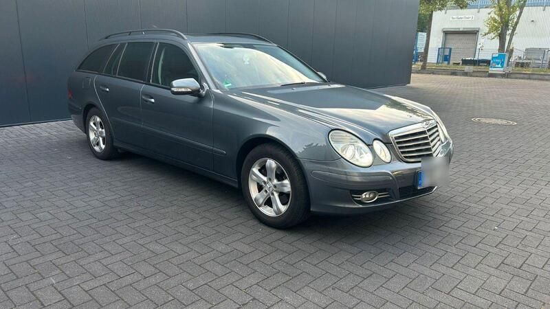 Grau Gebraucht 2006 Mercedes E200 Avantgarde Kombi | 3.600 € (Superpreis) - Bild 1/4