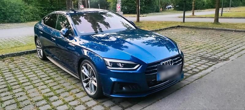 Blau Gebraucht 2018 Audi A5 Sportback Ambiente Kleinwagen | 17.800 € (Teuer) - Bild 1/4